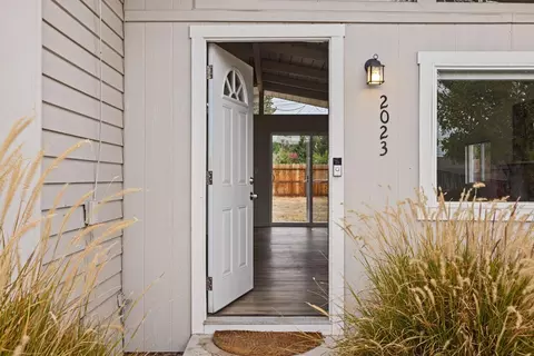 Entry Way - 2023 Ellis St, Modesto, CA 95354 photo 1 of 5
