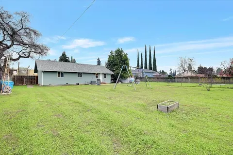 Exterior - 9814 N St, Live Oak, CA 95953 photo 5 of 7