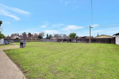 Exterior - 9814 N St, Live Oak, CA 95953 photo 6 of 7