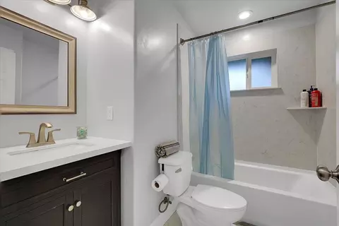 Bath - 9814 N St, Live Oak, CA 95953 photo 1 of 3