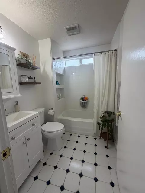 Bath - 5712 E Jahant Rd, Galt, CA 95632 photo 4 of 4