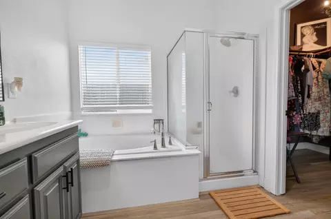 Bath - 970 Monterey Way, Plumas Lake, CA 95961 photo 5 of 6