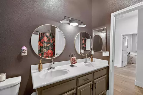 Bath - 970 Monterey Way, Plumas Lake, CA 95961 photo 2 of 6