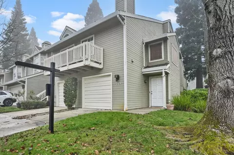 213 Live Oak Cir #2, Roseville, CA 95678