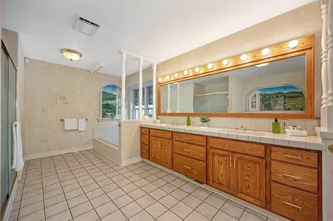 Bath - 3557 Bankhead Rd, Loomis, CA 95650 photo 5 of 6