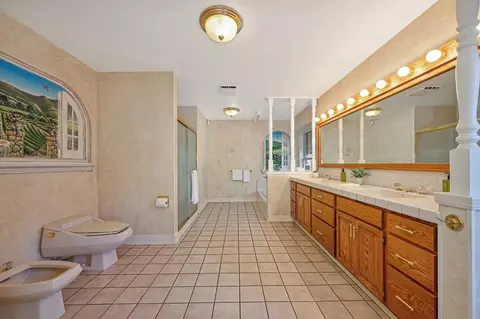 Bath - 3557 Bankhead Rd, Loomis, CA 95650 photo 3 of 6
