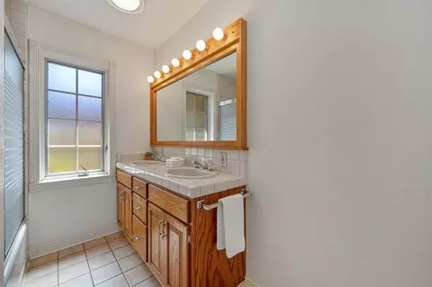 Bath - 3557 Bankhead Rd, Loomis, CA 95650 photo 2 of 6