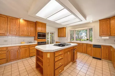 Kitchen - 3557 Bankhead Rd, Loomis, CA 95650 photo 2 of 10