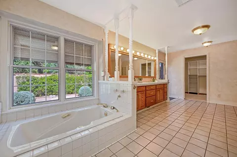Bath - 3557 Bankhead Rd, Loomis, CA 95650 photo 6 of 6