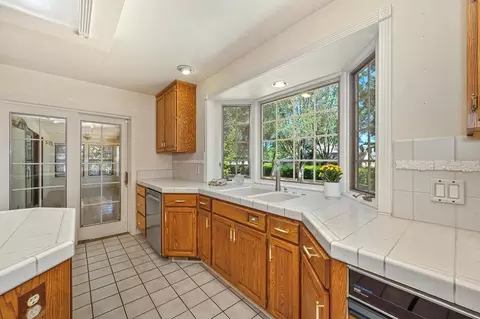 Kitchen - 3557 Bankhead Rd, Loomis, CA 95650 photo 9 of 10
