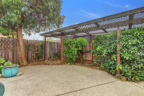 Exterior - 5316 Engle Rd, Carmichael, CA 95608 photo 9 of 11