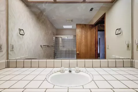 Bath - 5316 Engle Rd, Carmichael, CA 95608 photo 5 of 6