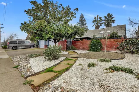 Exterior - 5316 Engle Rd, Carmichael, CA 95608 photo 2 of 11