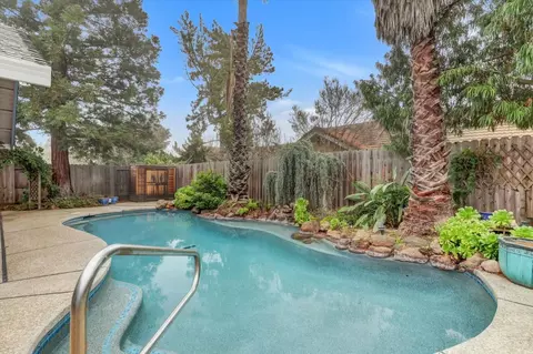 Exterior - 5316 Engle Rd, Carmichael, CA 95608 photo 6 of 11