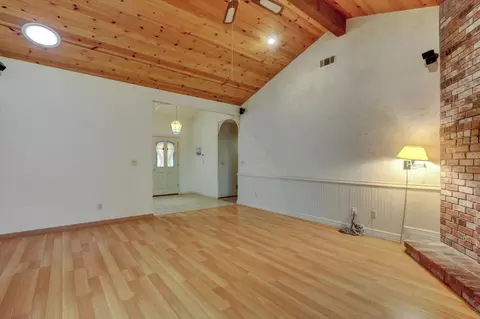 Living - 5316 Engle Rd, Carmichael, CA 95608 photo 5 of 7