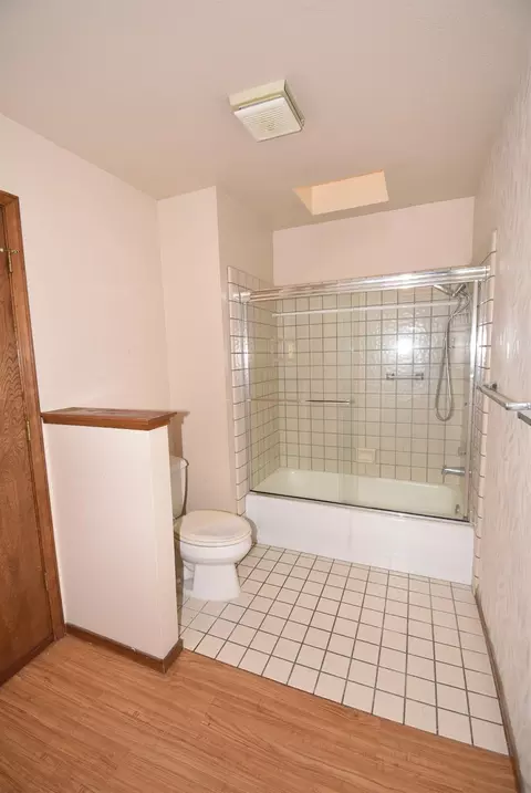 Bath - 5316 Engle Rd, Carmichael, CA 95608 photo 6 of 6