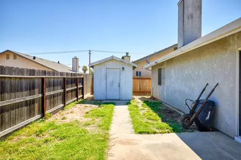 Exterior - 1637 Fantasy Ct, Modesto, CA 95351 photo 8 of 11
