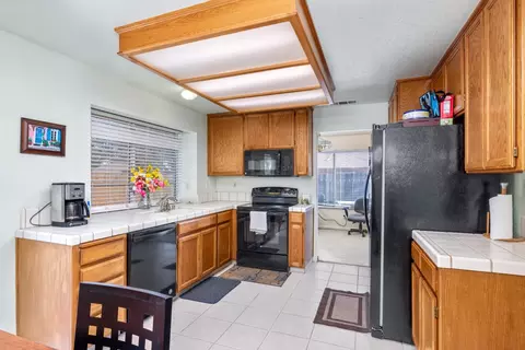 Kitchen - 1637 Fantasy Ct, Modesto, CA 95351 photo 1 of 3