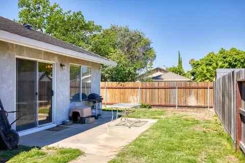 Exterior - 1637 Fantasy Ct, Modesto, CA 95351 photo 6 of 11