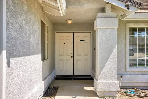 Entry Way - 1637 Fantasy Ct, Modesto, CA 95351 photo 1 of 3