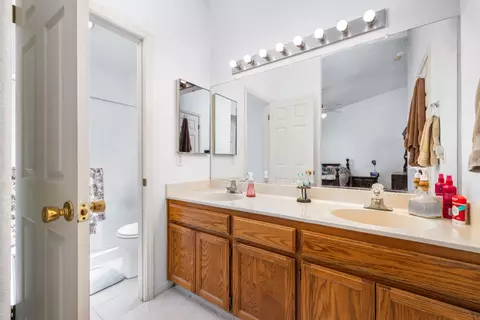 Bath - 1637 Fantasy Ct, Modesto, CA 95351 photo 1 of 3