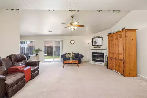 Living - 1637 Fantasy Ct, Modesto, CA 95351 photo 1 of 2