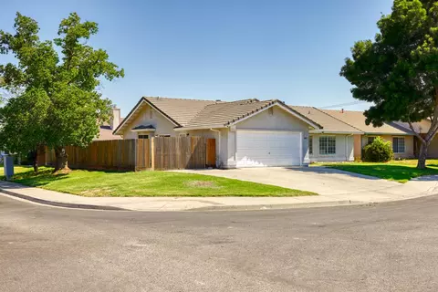 Exterior - 1637 Fantasy Ct, Modesto, CA 95351 photo 3 of 11