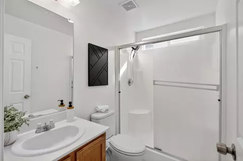 Bath - 1530 Maryclair Dr, Olivehurst, CA 95961 photo 1 of 6