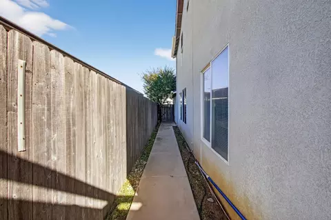 Entry Way - 1530 Maryclair Dr, Olivehurst, CA 95961 photo 18 of 18