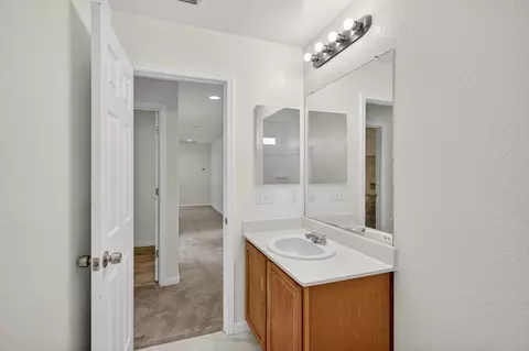 Bath - 1530 Maryclair Dr, Olivehurst, CA 95961 photo 3 of 6