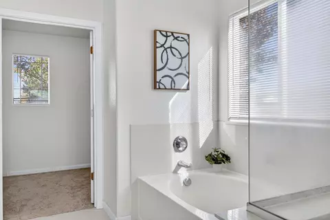 Bath - 1530 Maryclair Dr, Olivehurst, CA 95961 photo 4 of 6