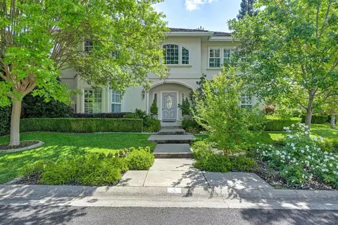 5 Latham Ln, Sacramento, CA 95864