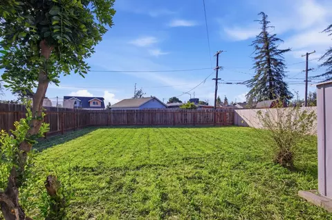 Exterior - 816 Dawn Dr, Modesto, CA 95350 photo 4 of 6