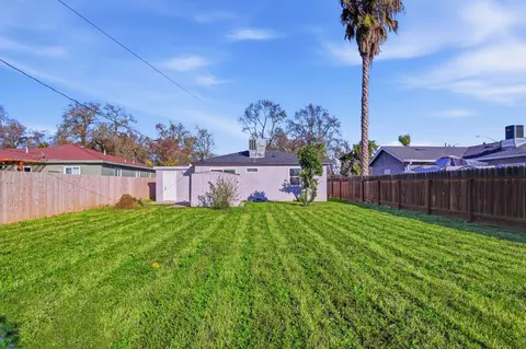 Exterior - 816 Dawn Dr, Modesto, CA 95350 photo 5 of 6