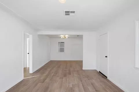 Living - 816 Dawn Dr, Modesto, CA 95350 photo 2 of 3