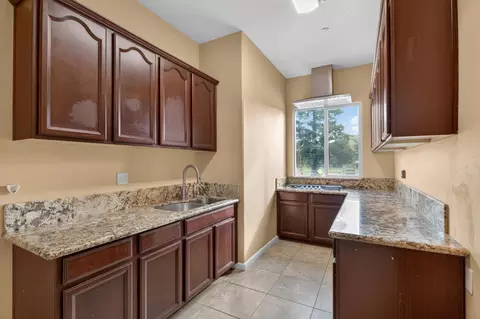 Kitchen - 9601 Stablegate Rd, Wilton, CA 95693 photo 8 of 10