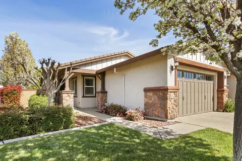7925 Peak Forest Way, Elk Grove, CA 95757