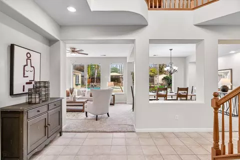 Entry Way - 544 Glenbriar Cir, Tracy, CA 95377 photo 5 of 12