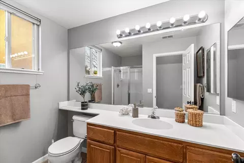 Bath - 544 Glenbriar Cir, Tracy, CA 95377 photo 1 of 5