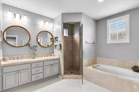 Bath - 544 Glenbriar Cir, Tracy, CA 95377 photo 3 of 5