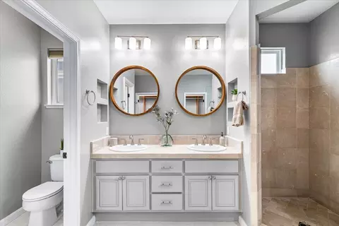 Bath - 544 Glenbriar Cir, Tracy, CA 95377 photo 4 of 5