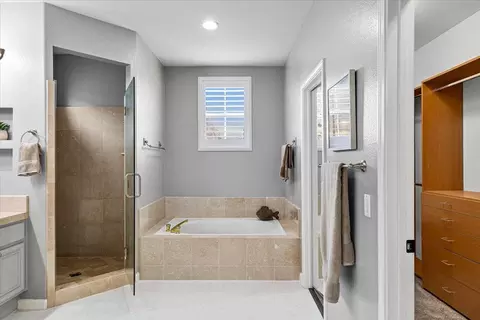 Bath - 544 Glenbriar Cir, Tracy, CA 95377 photo 2 of 5