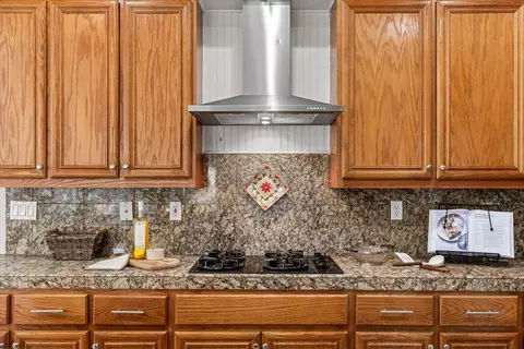 Kitchen - 544 Glenbriar Cir, Tracy, CA 95377 photo 7 of 8