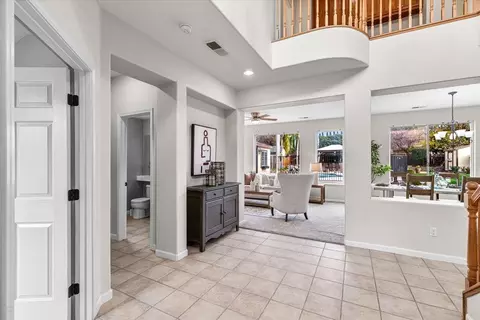 Entry Way - 544 Glenbriar Cir, Tracy, CA 95377 photo 2 of 12