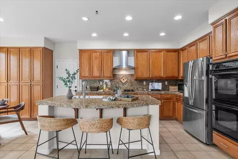 Kitchen - 544 Glenbriar Cir, Tracy, CA 95377 photo 2 of 8