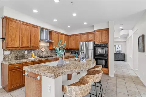 Kitchen - 544 Glenbriar Cir, Tracy, CA 95377 photo 3 of 8