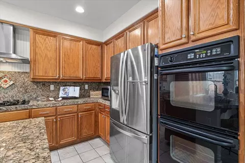 Kitchen - 544 Glenbriar Cir, Tracy, CA 95377 photo 6 of 8