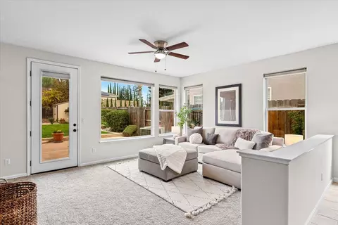 Living - 544 Glenbriar Cir, Tracy, CA 95377 photo 3 of 5