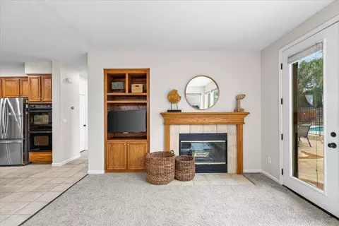 Living - 544 Glenbriar Cir, Tracy, CA 95377 photo 5 of 5