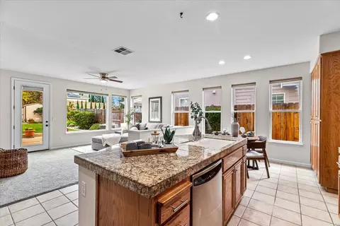Kitchen - 544 Glenbriar Cir, Tracy, CA 95377 photo 8 of 8